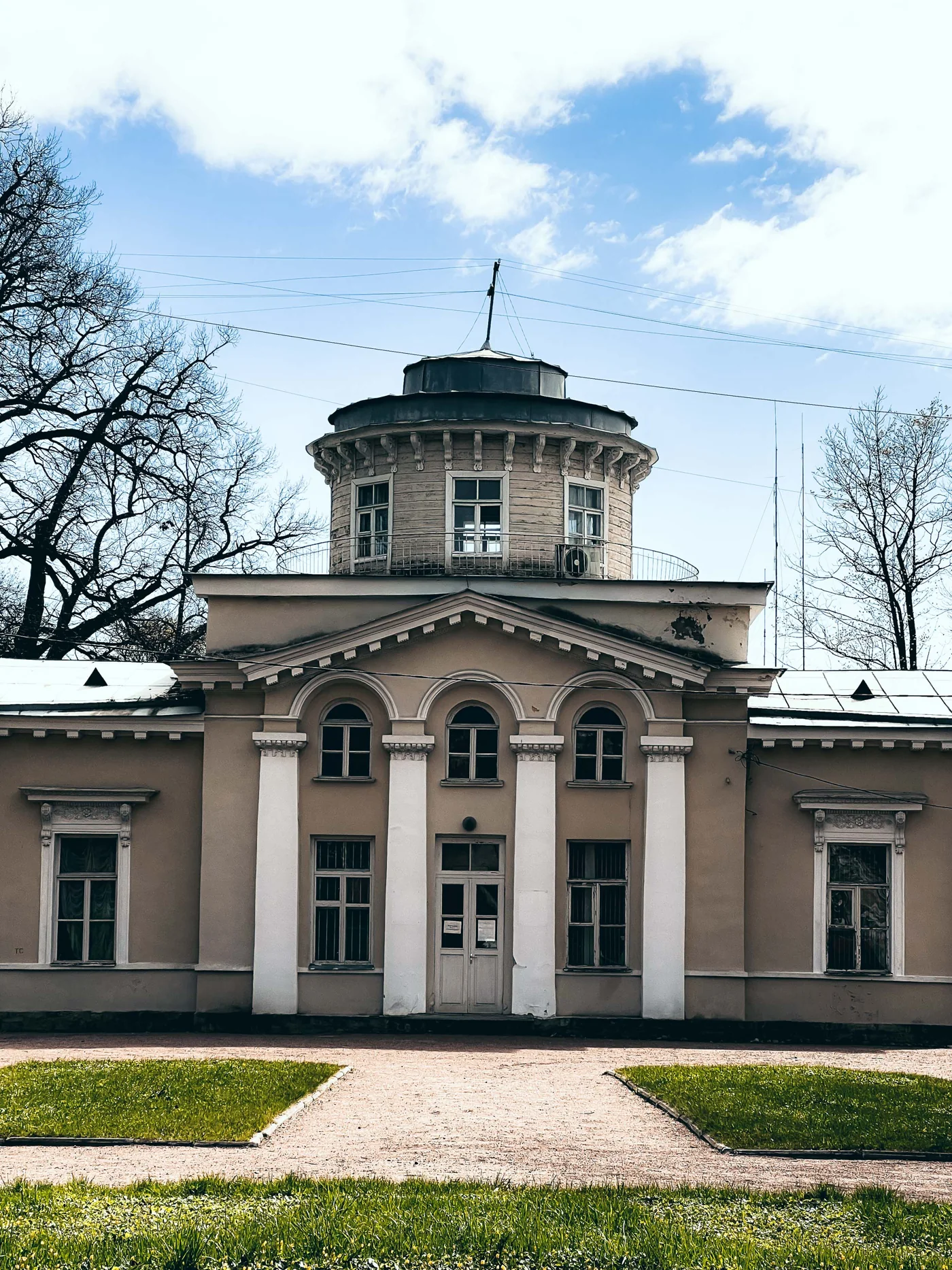 Дача Струкова в городской застройке Петергофа