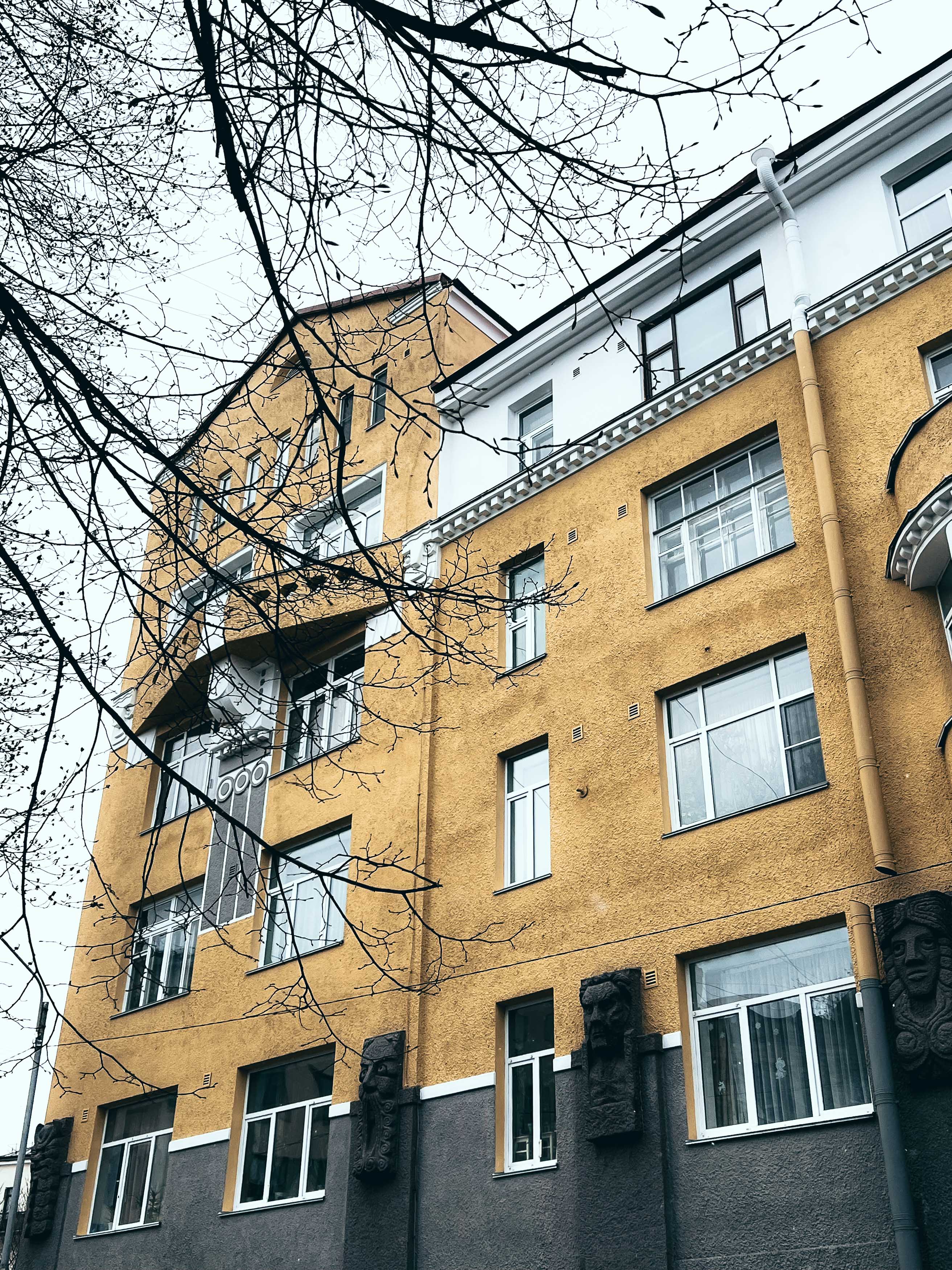 Дом Пиетинена в Выборге: фасад у железнодорожного вокзала