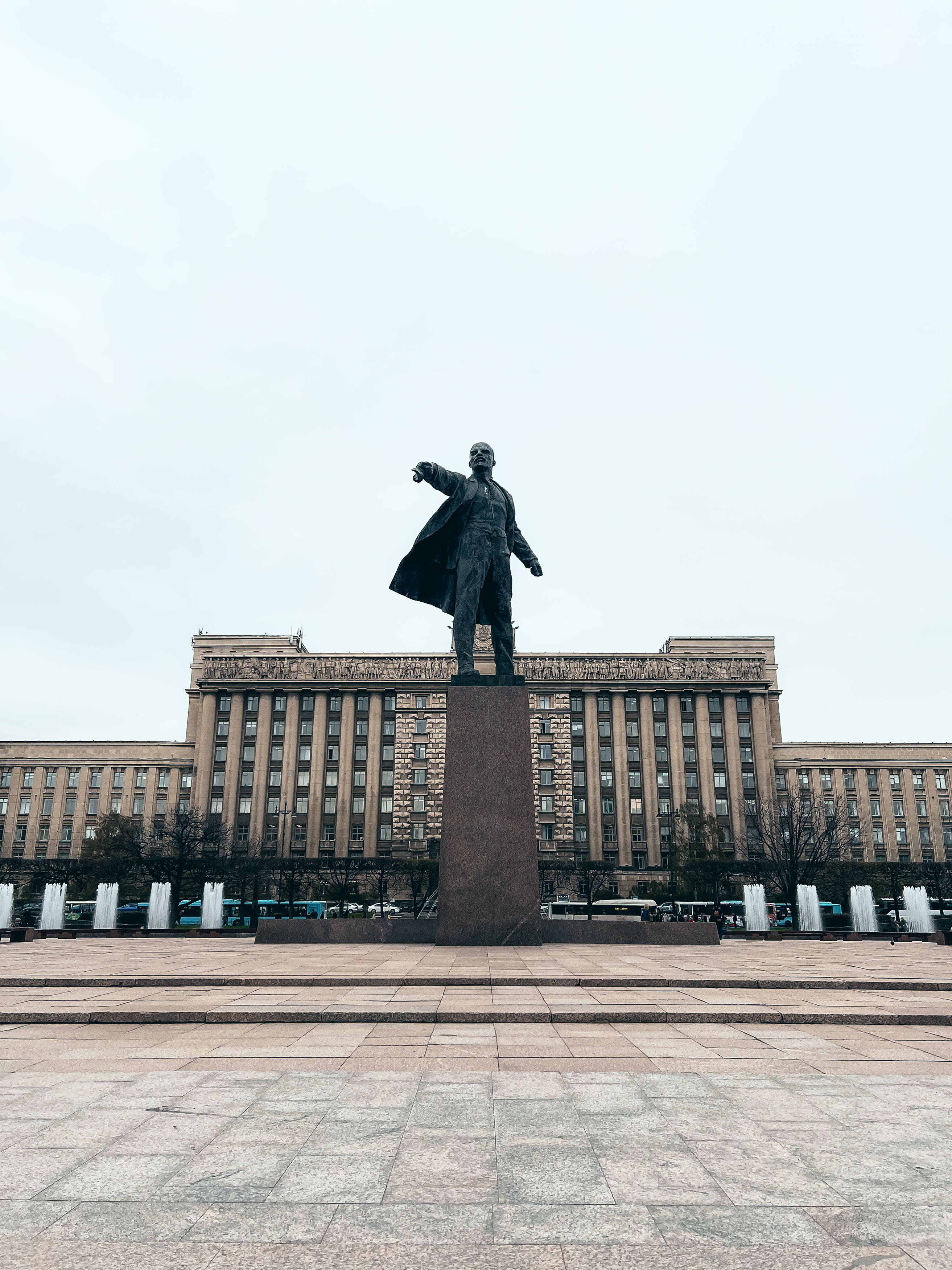 Дом Советов в Петербурге: архитектура Московской площади