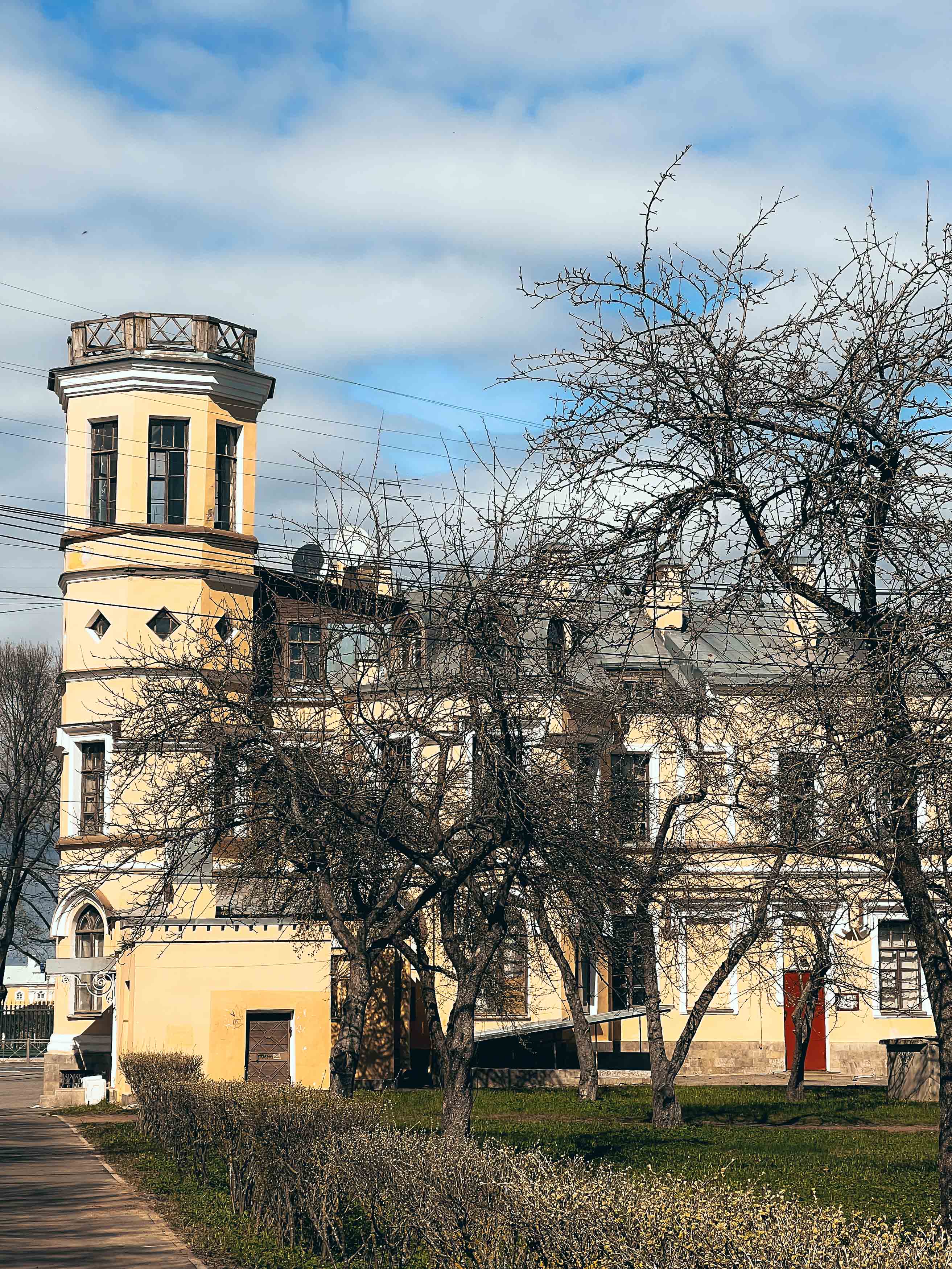 Дом Трувеллера в Петергофе