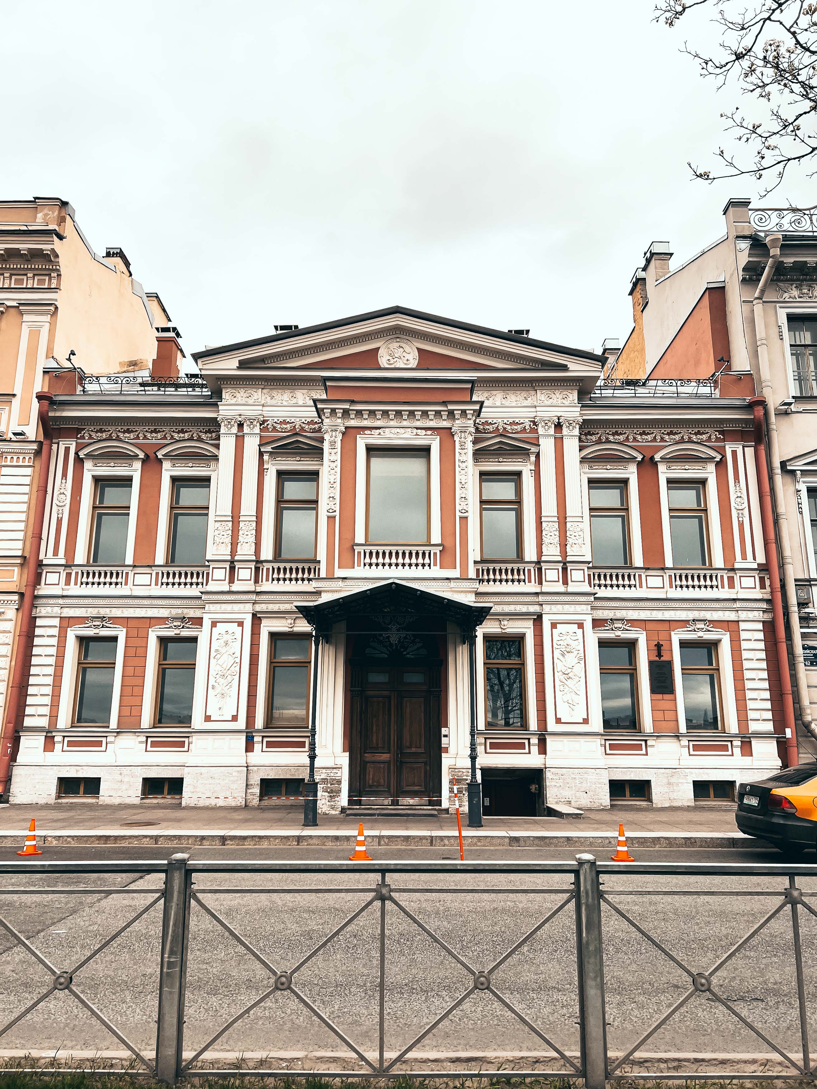 Дом Теплова на Английской набережной, 60 · фото из поездки