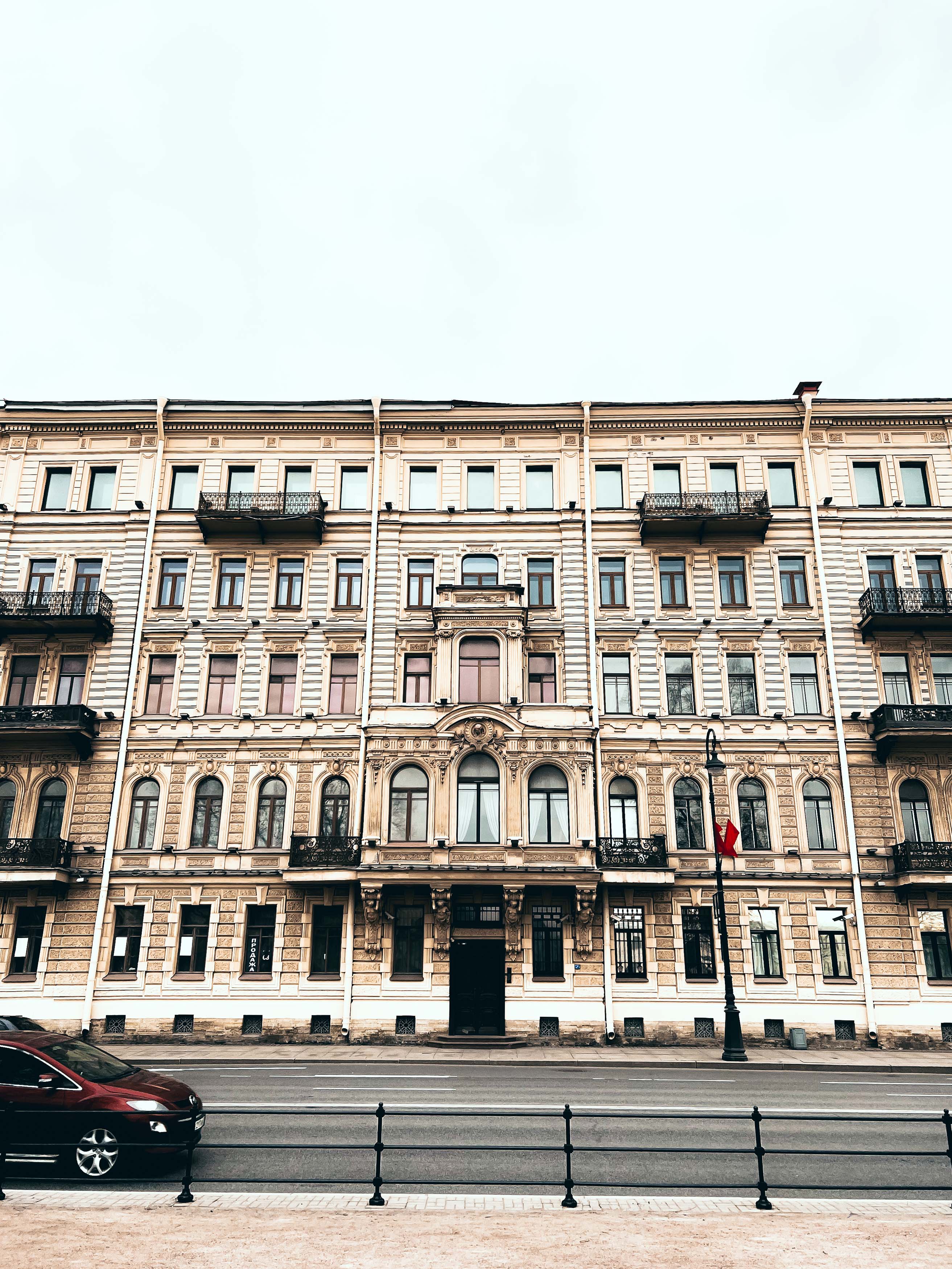 Дом Макаровой на Адмиралтейской набережной, 6