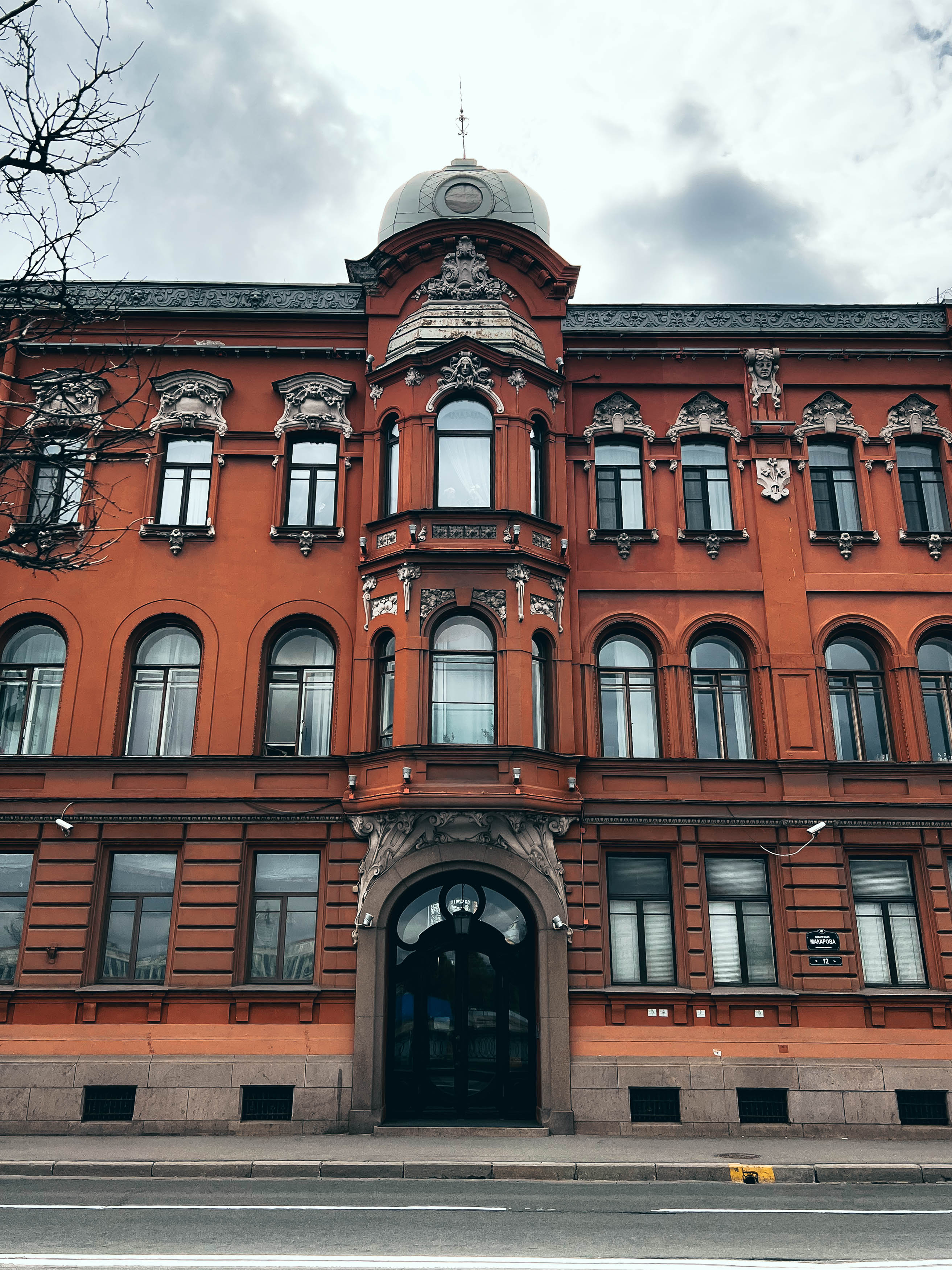 Дом Стенбок-Фермора на Макарова, 12