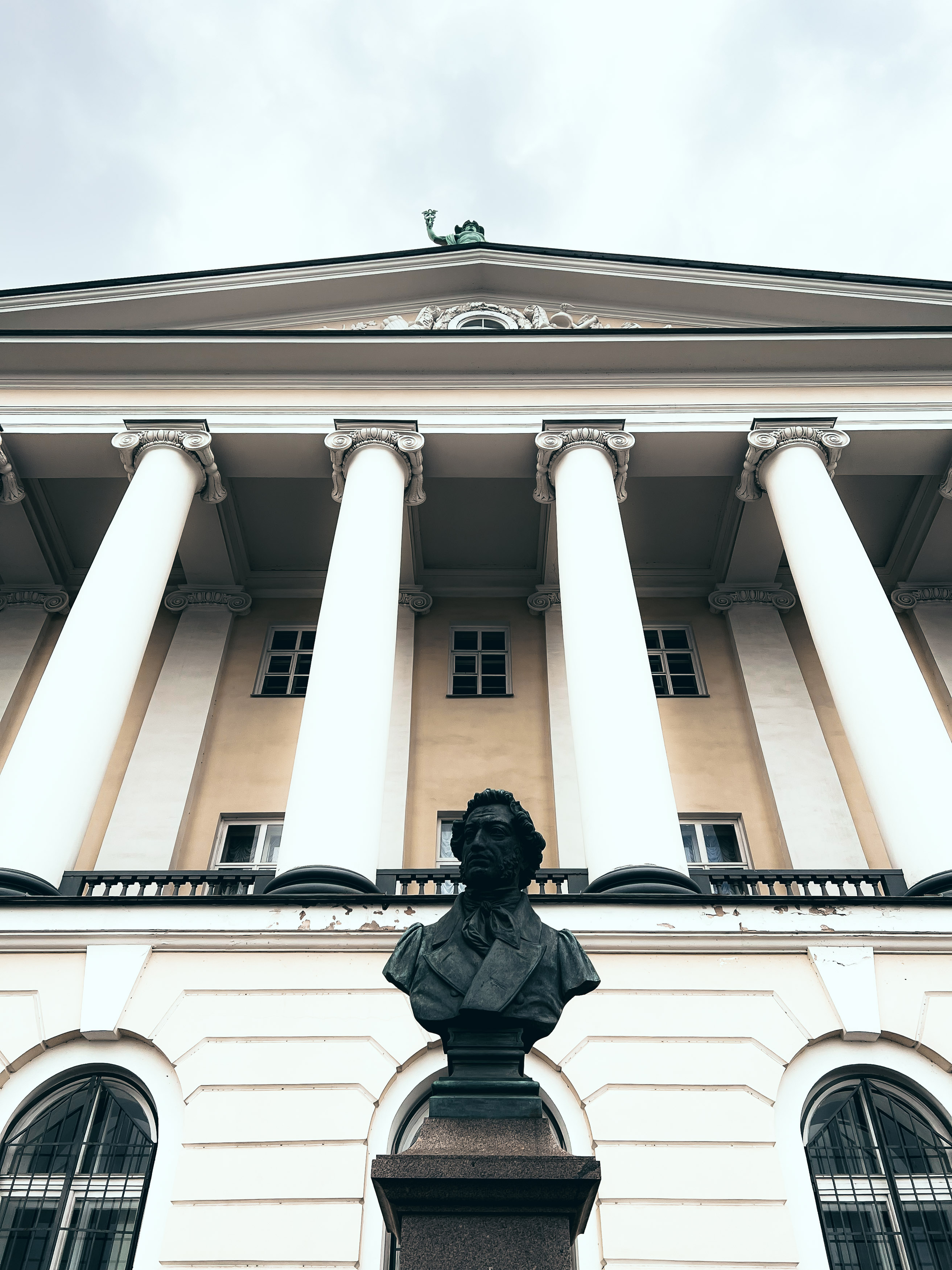 Портовая таможня в Петербурге
