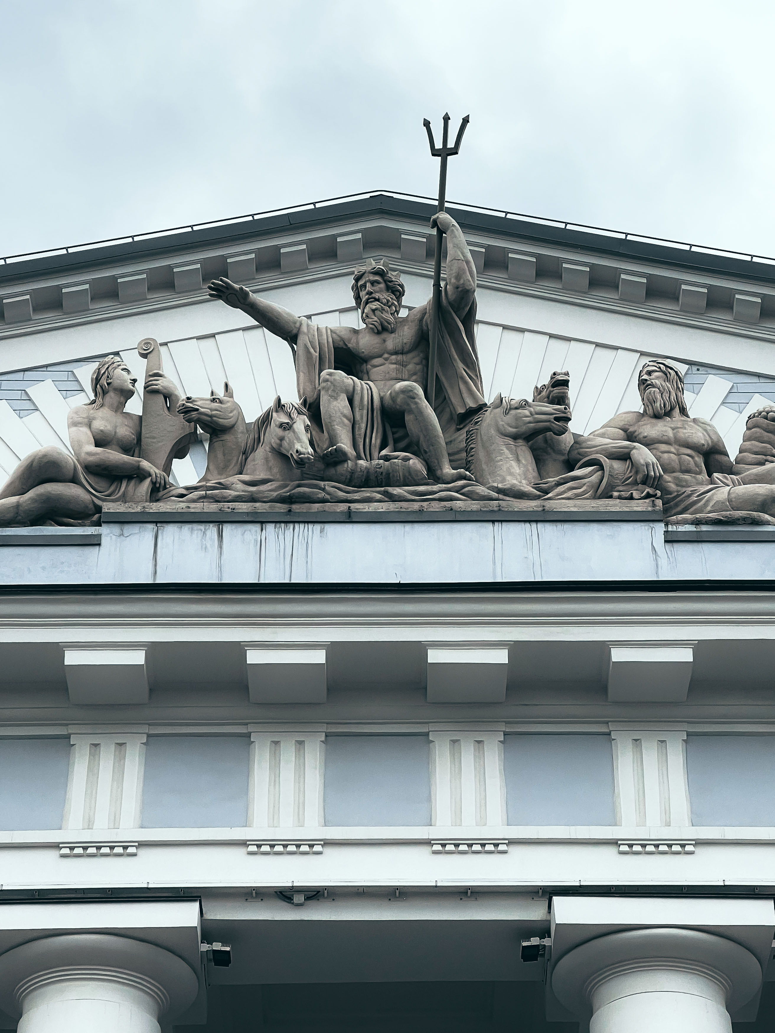 Здание Биржи в Петербурге