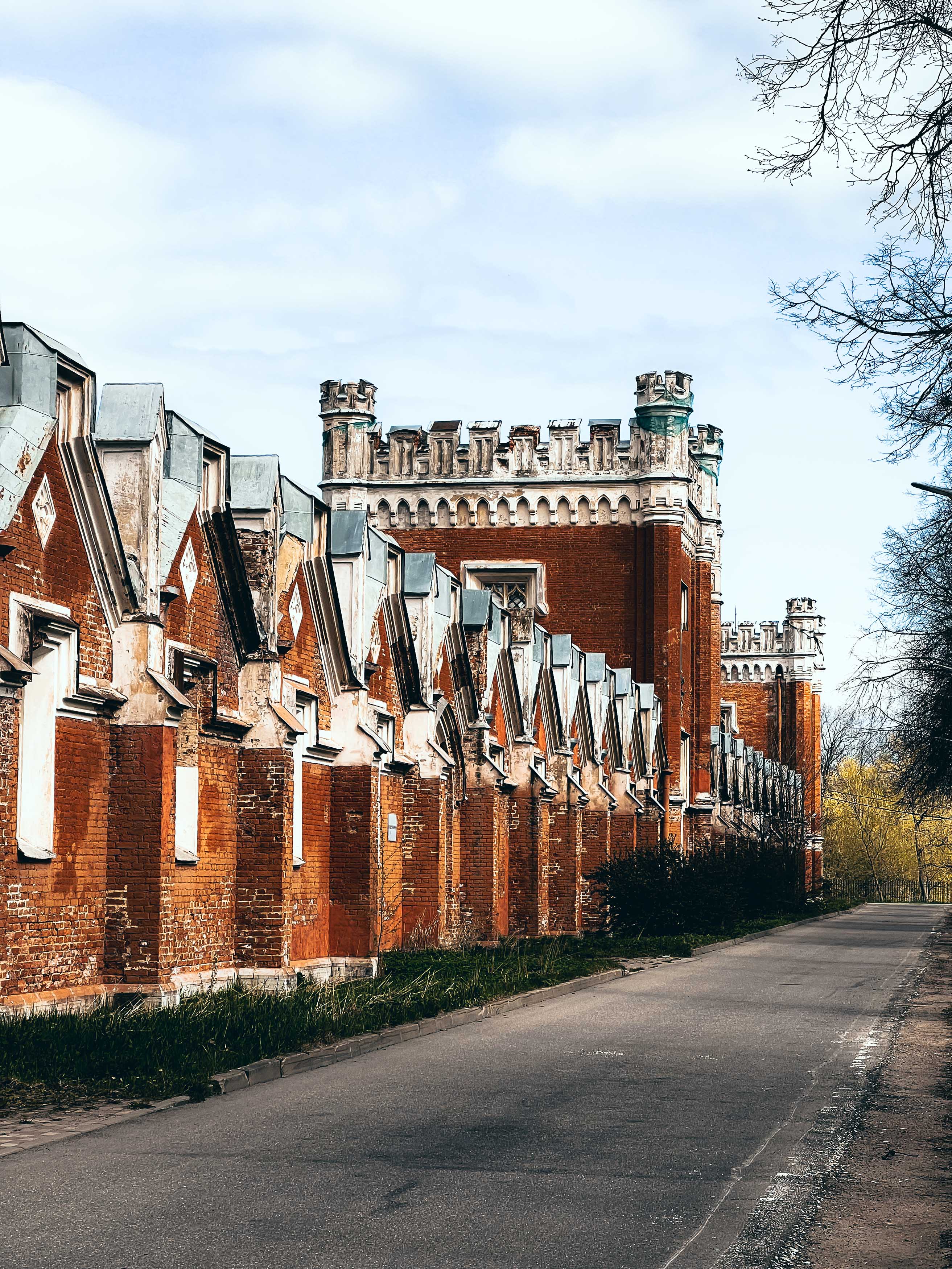 Императорские конюшни Петергофа