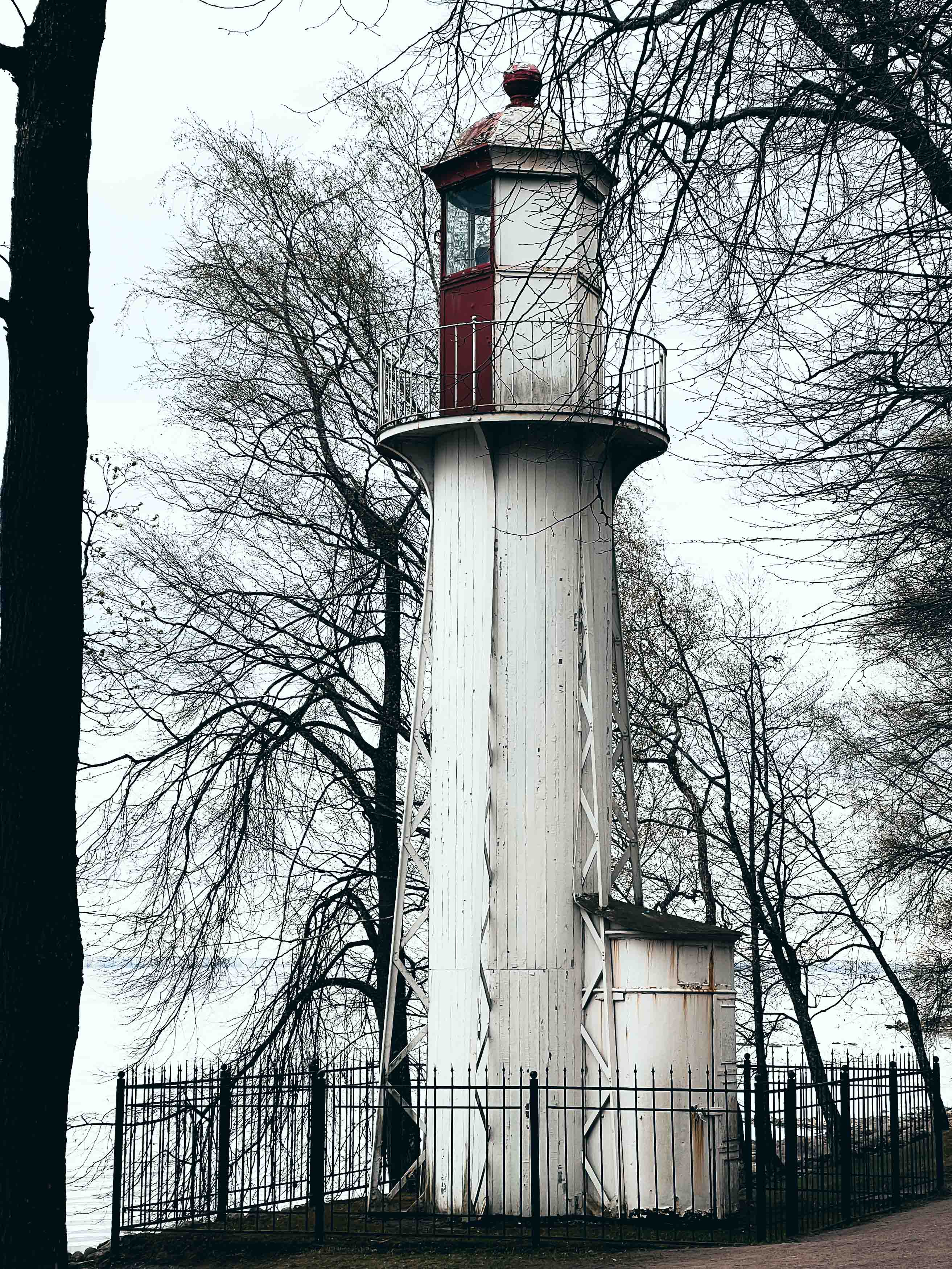 Южный маяк Петергофа