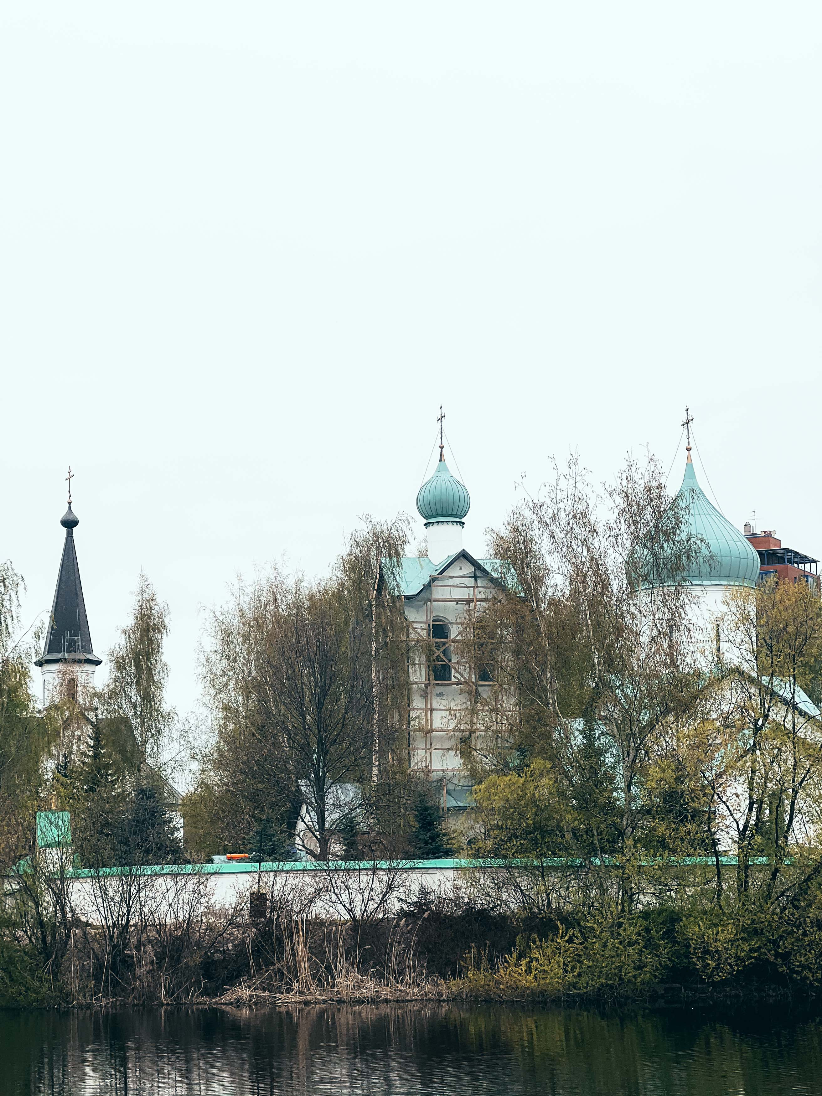 Сергиевский храм на острове Среднерогатского пруда