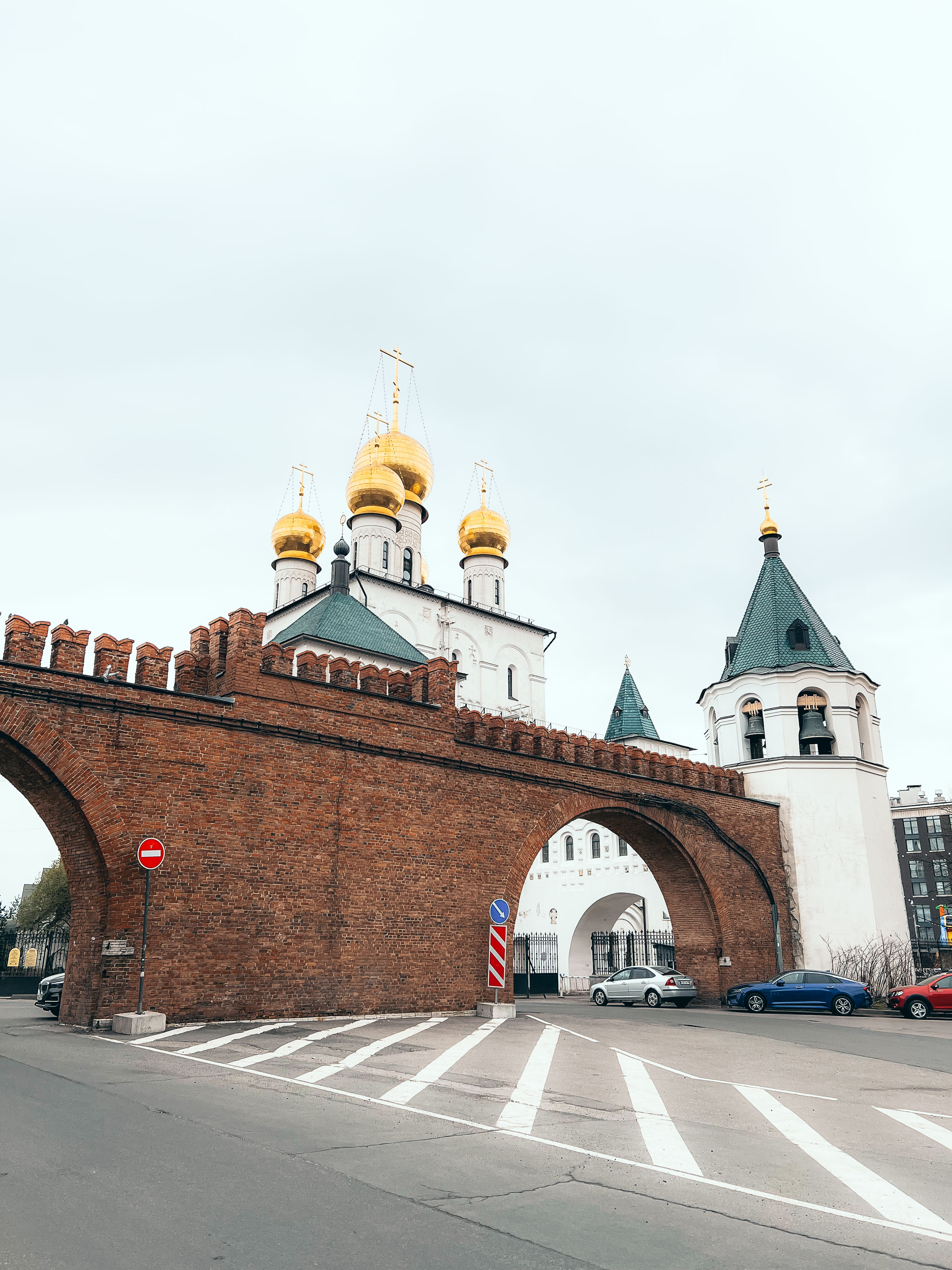 «Кремлёвская стена» у Феодоровского собора