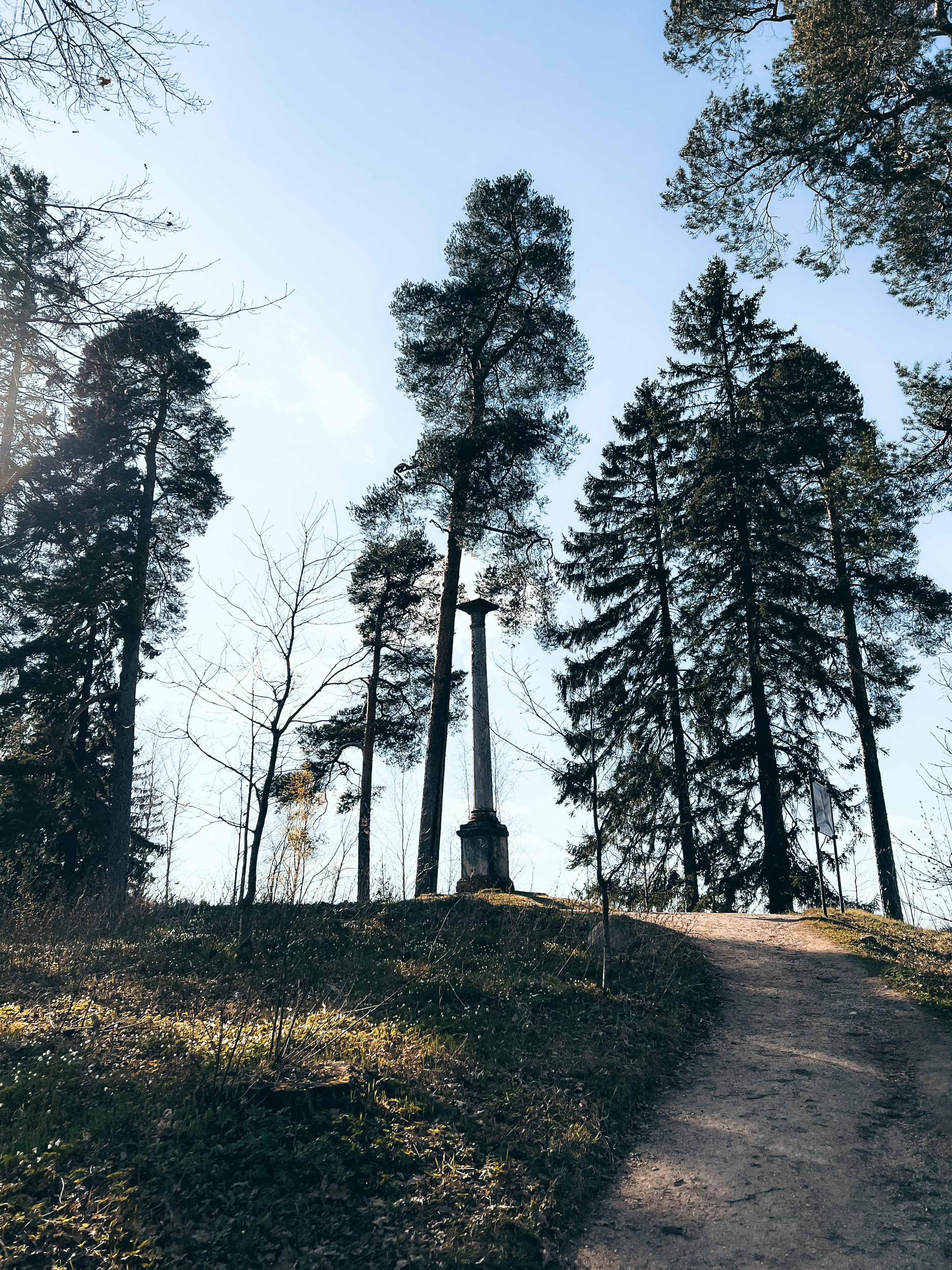 Памятная колонна Павлу I и Александру I