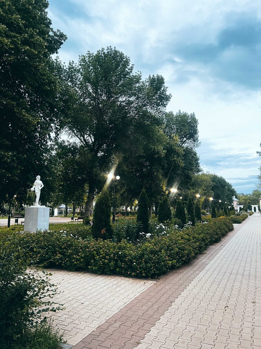 13. Больничный парк