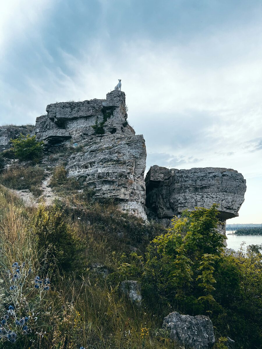 2. Утёс Скальный